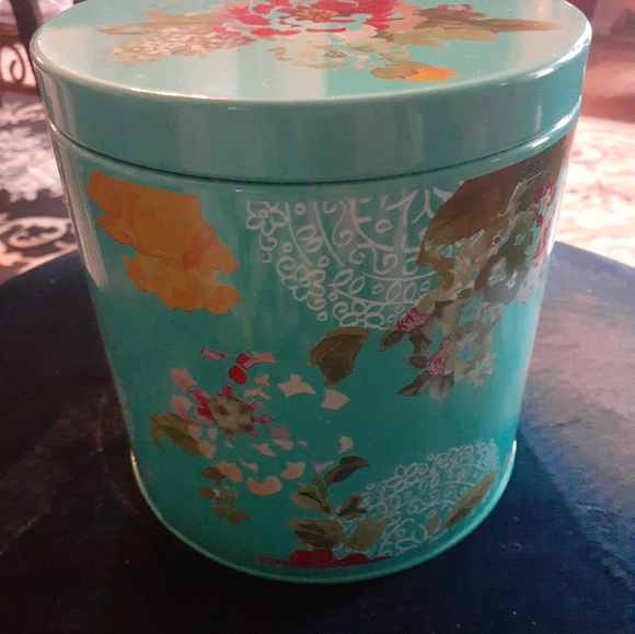 GORGEOUS NEW PIONEER WOMAN 6" Tin Canister. - Picture 4 of 4